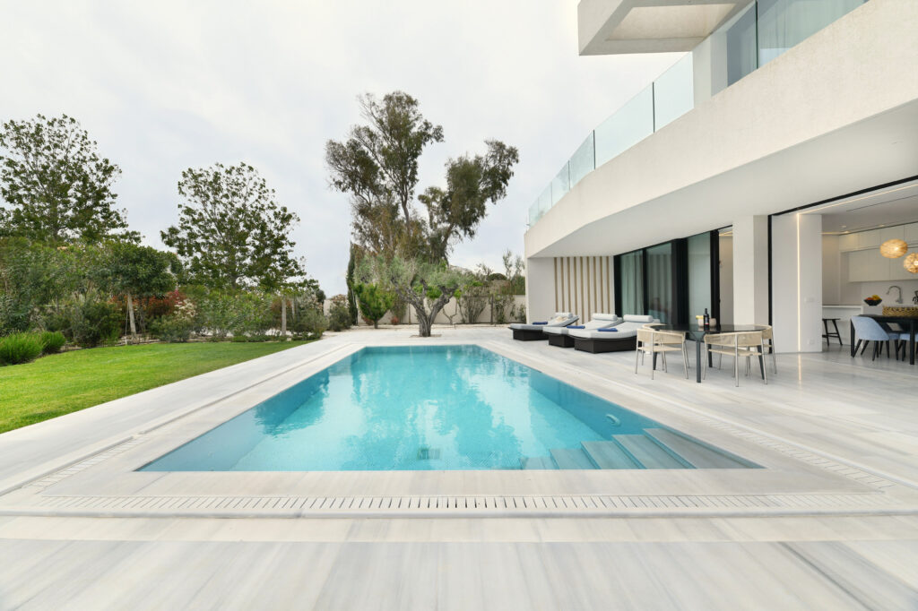 noufara-villa-swimming-pool